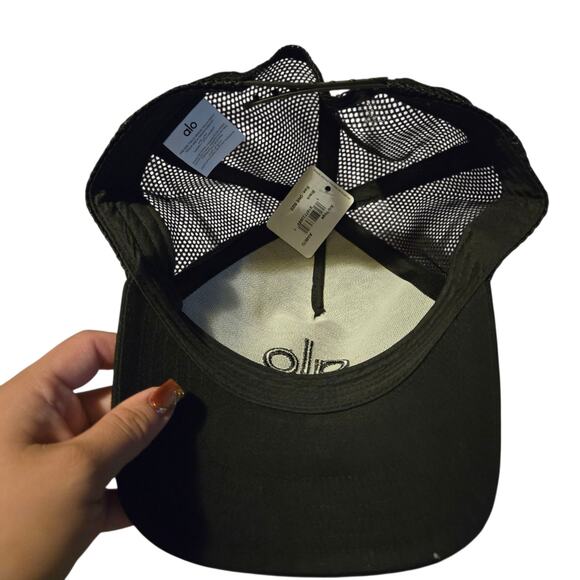 Alo Yoga District Trucker Hat in Black NEW - Picture 5 of 6